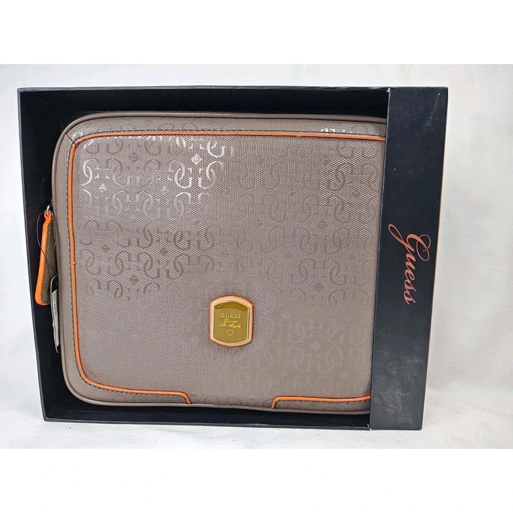 NWT GUESS Frosted Taupe Tablet iPad Laptop Sleeve Case Pouch Bag‎ X3753222